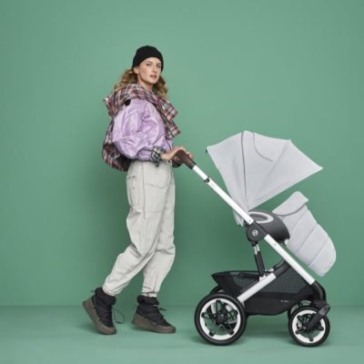 CYB_22_INT_TalosSLux_CampaignImage_KeyVisual2_Seat_Windstopper_worldfacing_withModel_screen_HD