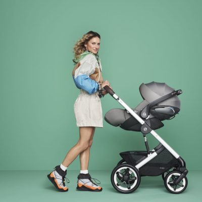 CYB_22_INT(excl.US)_TalosSLux_CampaignImage_CloudZ2_withModel2_screen_HD