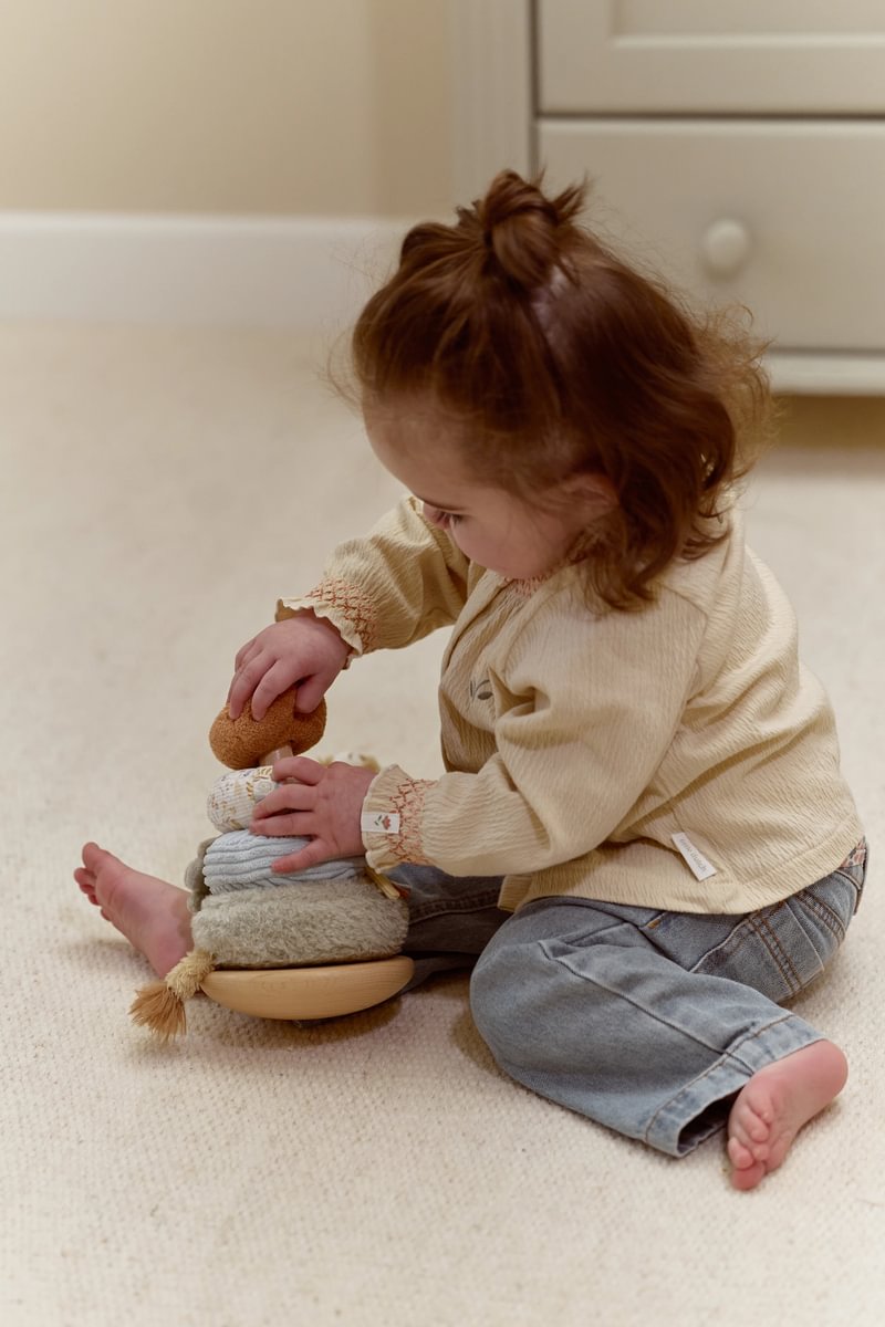 LD8322 Little Dutch plüss montessori torony - Safari Friends (1)