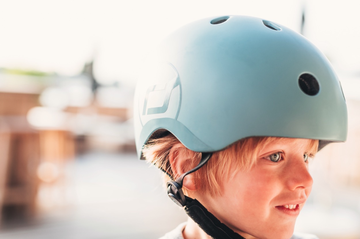 SR96369-HELMET-S-STEEL-BOY_5904 Scoot and Ride gyerek sisak (M-L) – gyerek játék