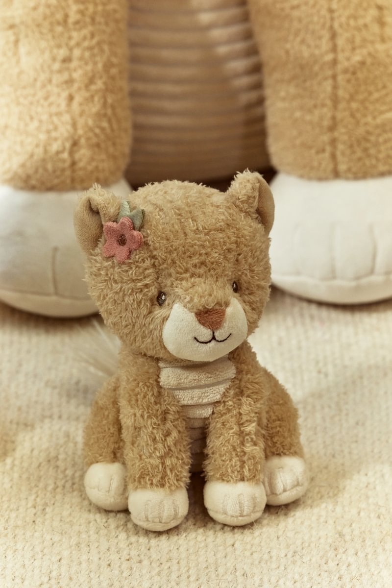 LD8357 Little Dutch plüss lány oroszlán 17 cm -Safari Friends (4)