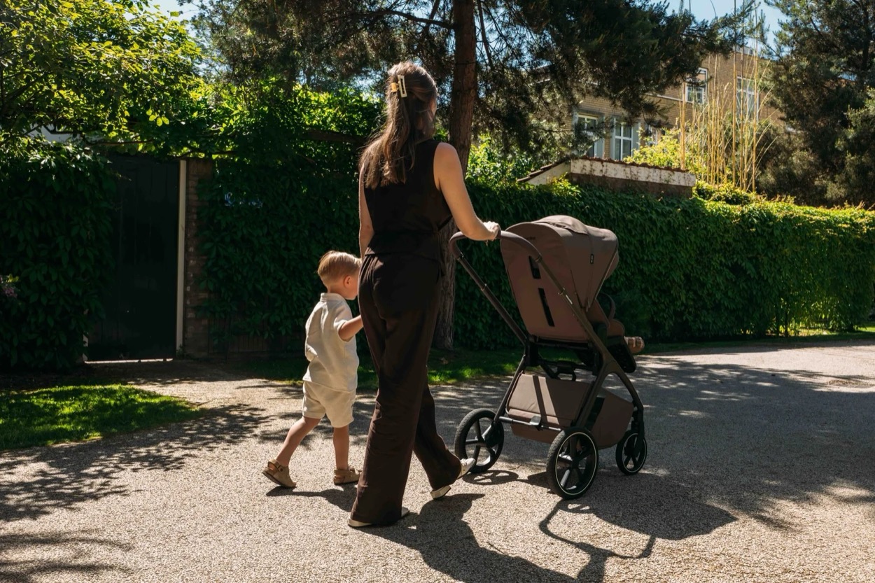 Zoey Go - lifestyle - CB - 2 - 1