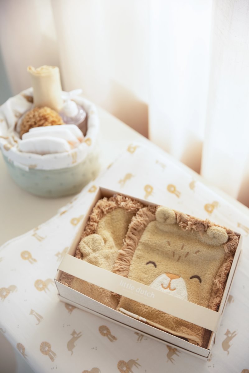 gift-box-lion-yellow-TE52226047-1 - Medium